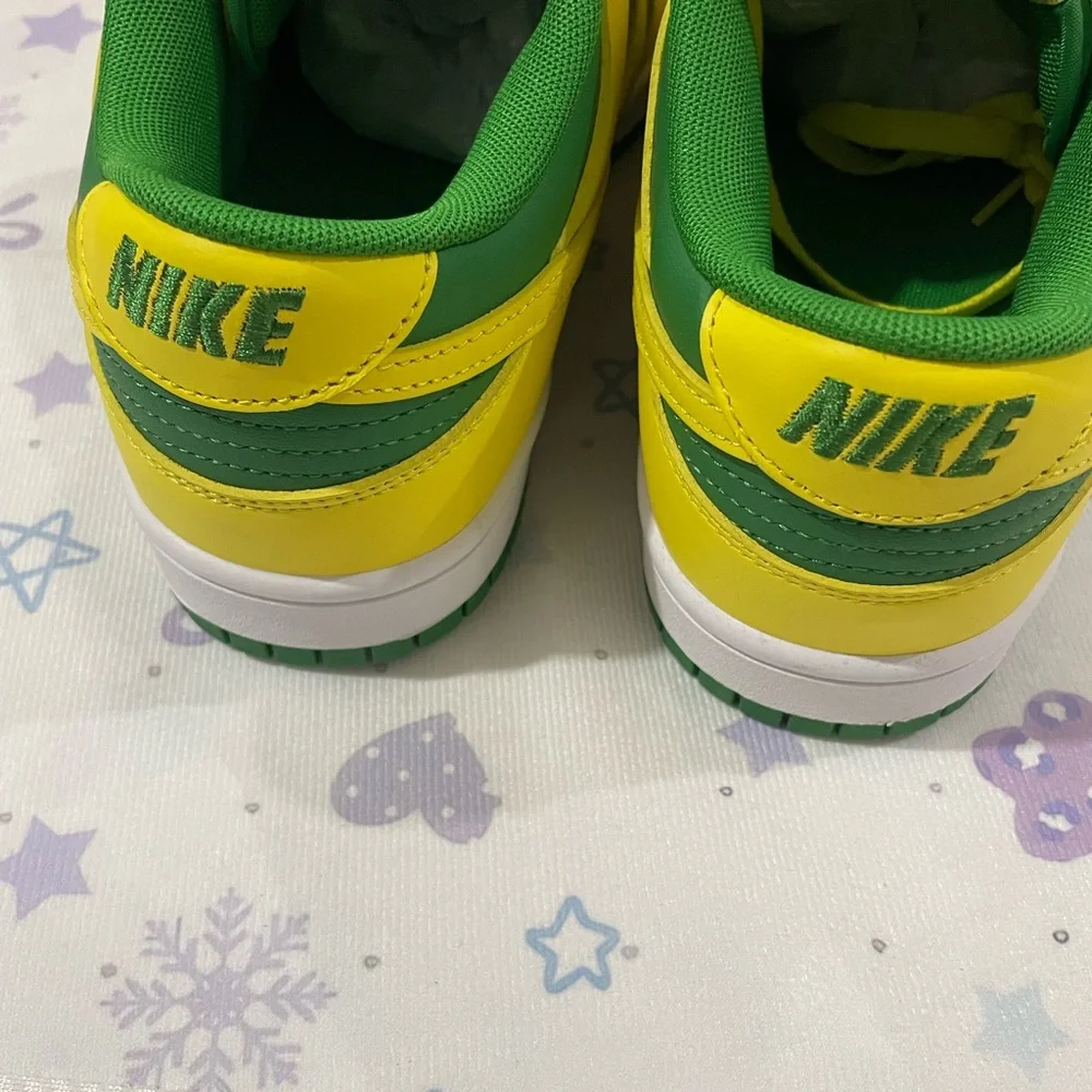 Nike Low-Top Sneakers in Yellow & Green